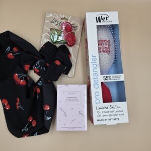 Wander Beauty Mini Hair Essentials Kit, Cherry Hair Accories Wet Brush